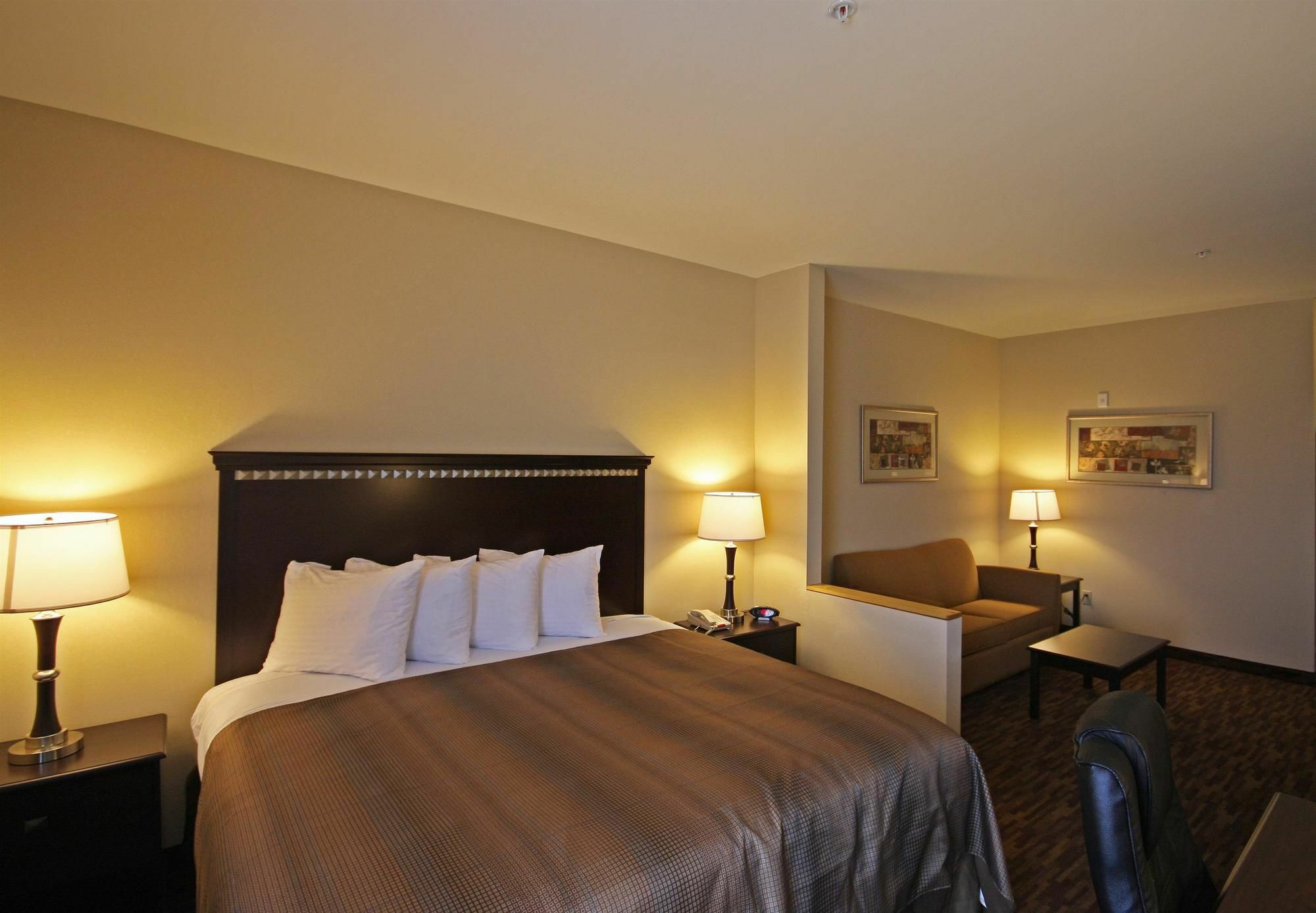 The Bridges Hotel Natchez Room photo